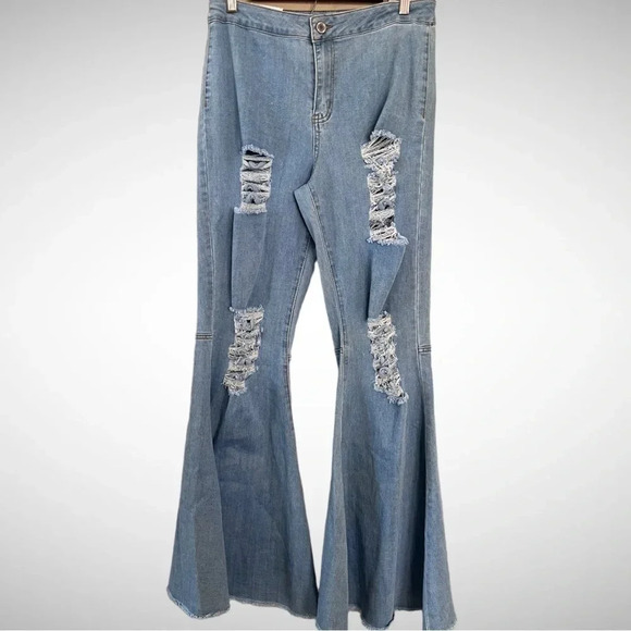 RUE21‎ Women's High Rise Distressed Light Wash Flare Jeans Size 11 | NWT - Picture 1 of 6